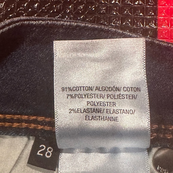 Hudson Collin skinny jeans size 28
Inseam 28” - Picture 8 of 9